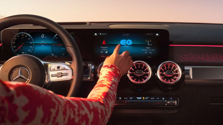 Hệ thống hỗ trợ thông minh trên xe: hệ thống đa phương tiện MBUX