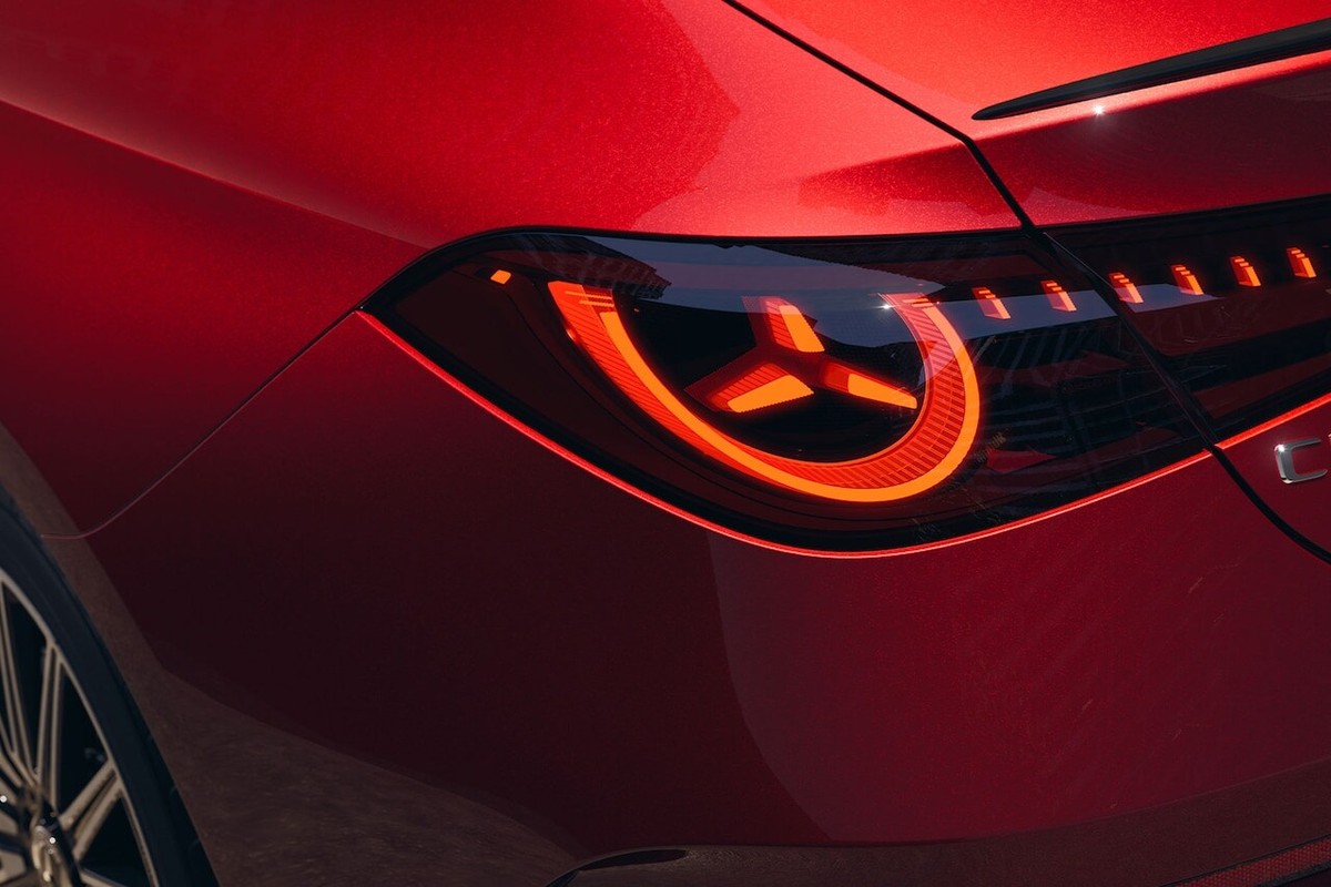 Cụm đèn hậu LED hình ngôi sao trên Mercedes-Benz CLA điện